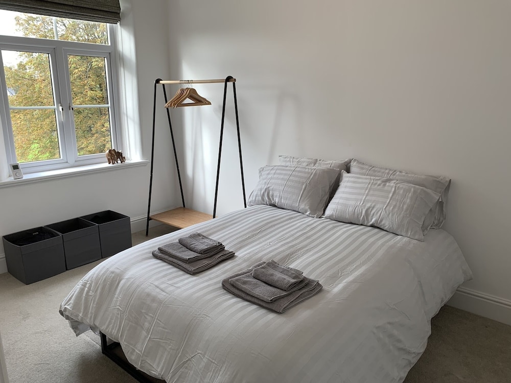 Stylish 3 Bed Apartment in Bristol view 3