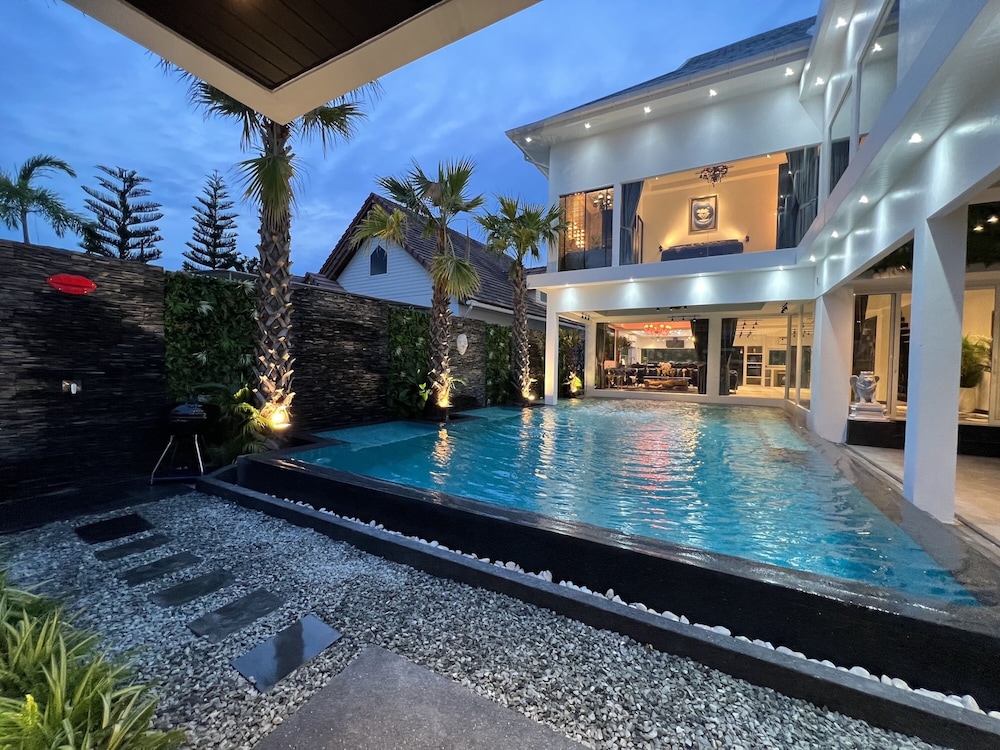 Premium Pool Villas Pattaya