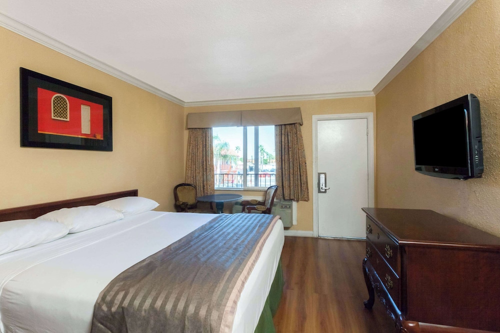 Travelodge by Wyndham El Cajon - Property Image 8