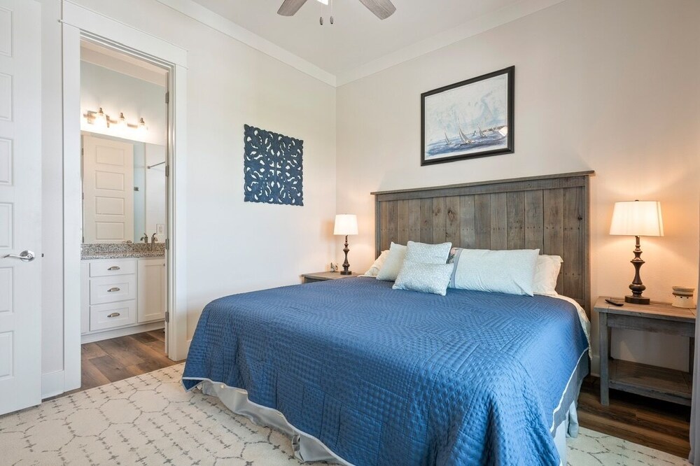 Coral Cabana 4 Bedroom Home by RedAwning view 3