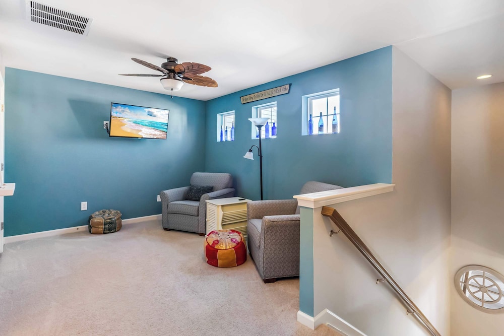 Old Canal Getaway - Stay for 6