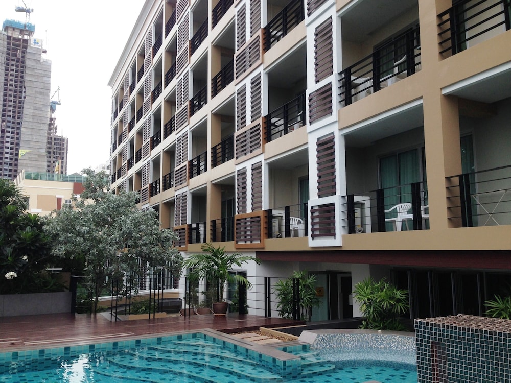 Hotel August Suites - Image 1