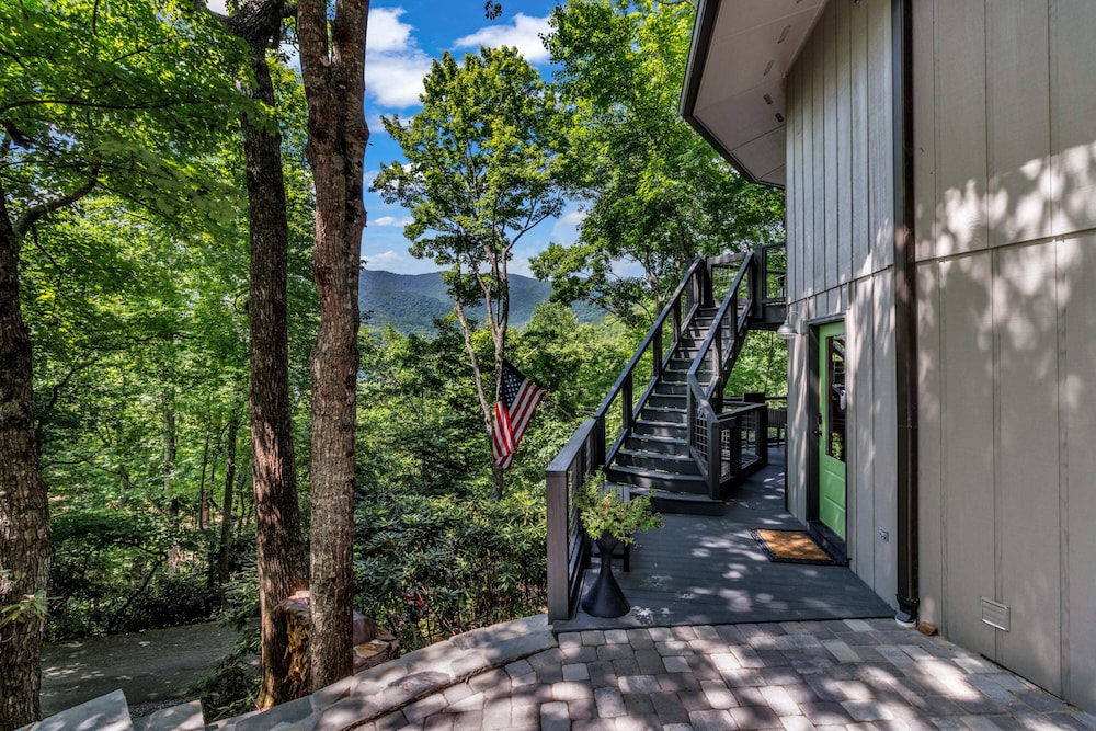 The Upper Deck