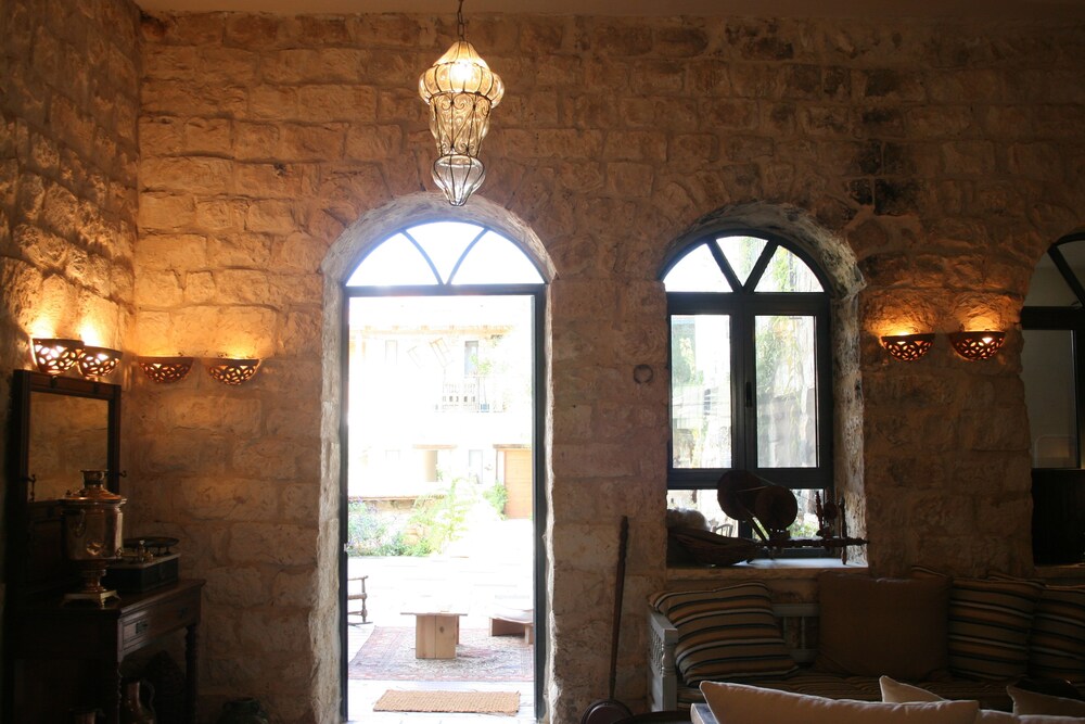 Shulamit Yard