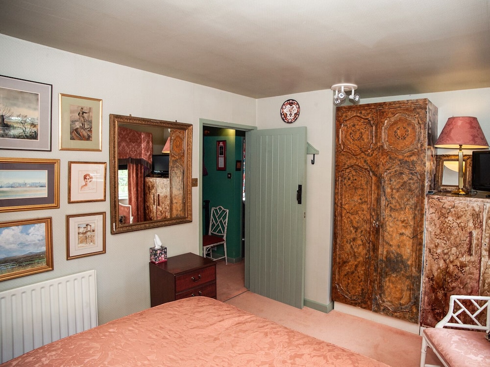 Dorrington Court view 4