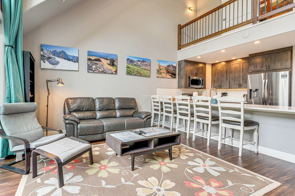 Ski-in/ski-out Gemini Lift Access! Home w/ Hot Tub