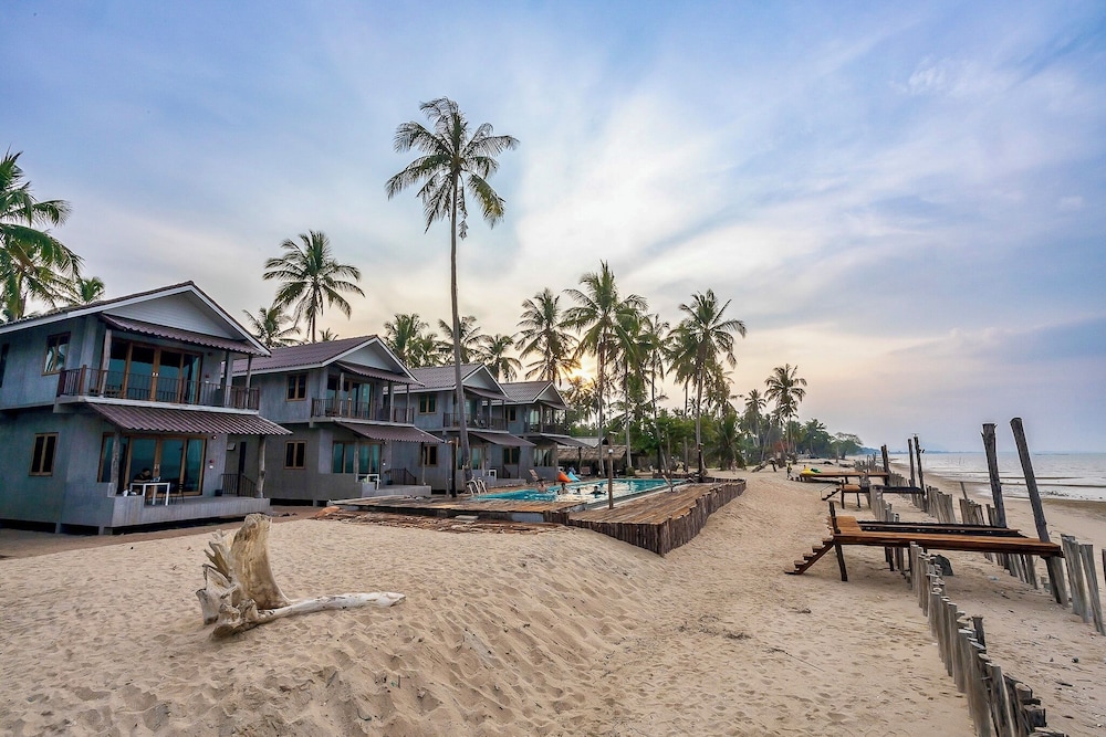 Laemsui Beach