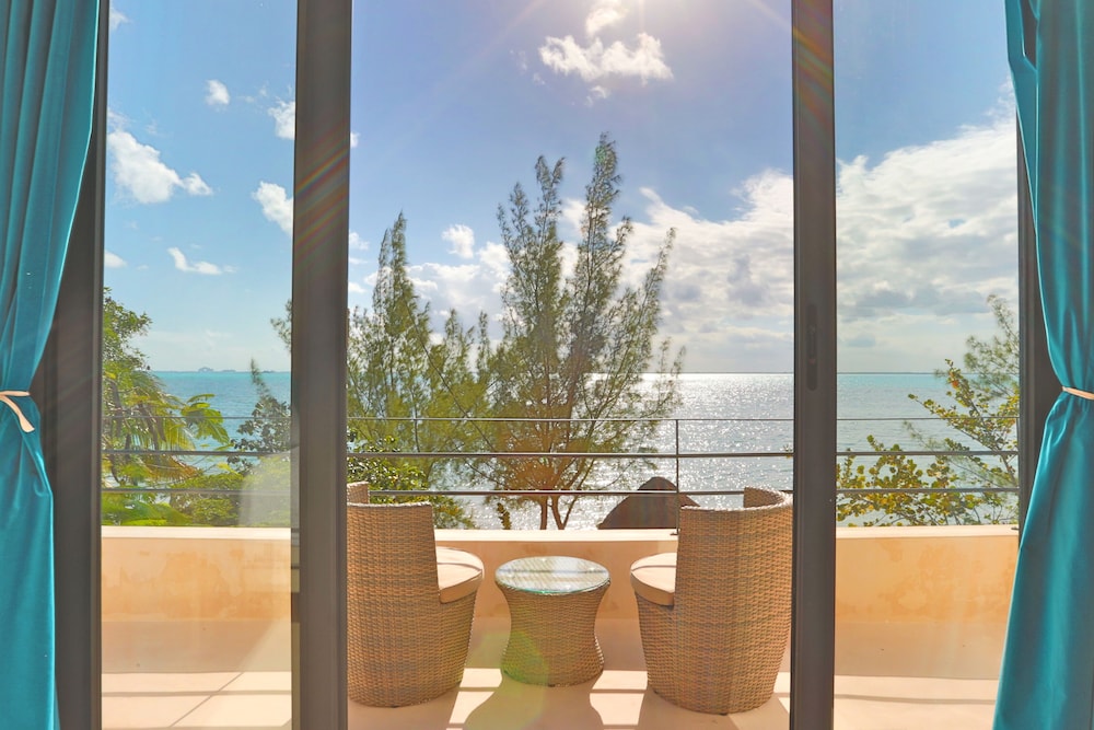 Villa Encantada by Coco B Isla