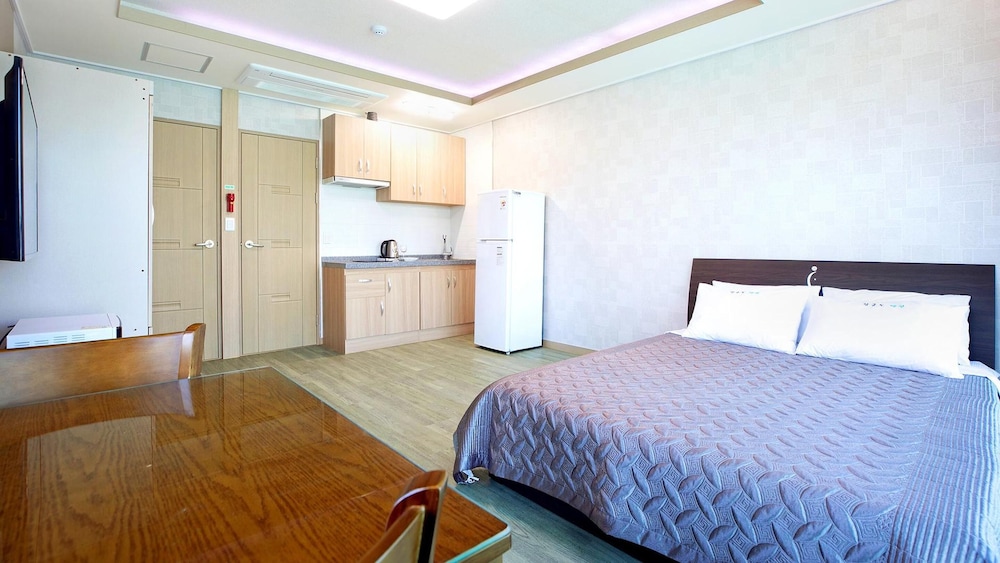 Yeosu Janggun Island Pension