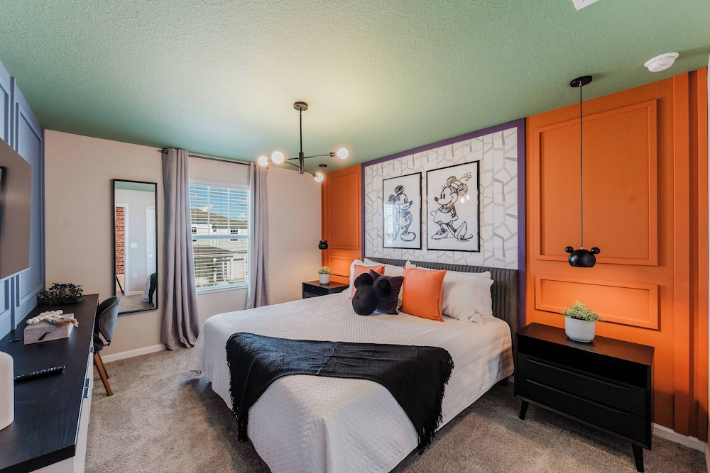 Themed 6BR Solara Near Disney Pool Summerkitchen