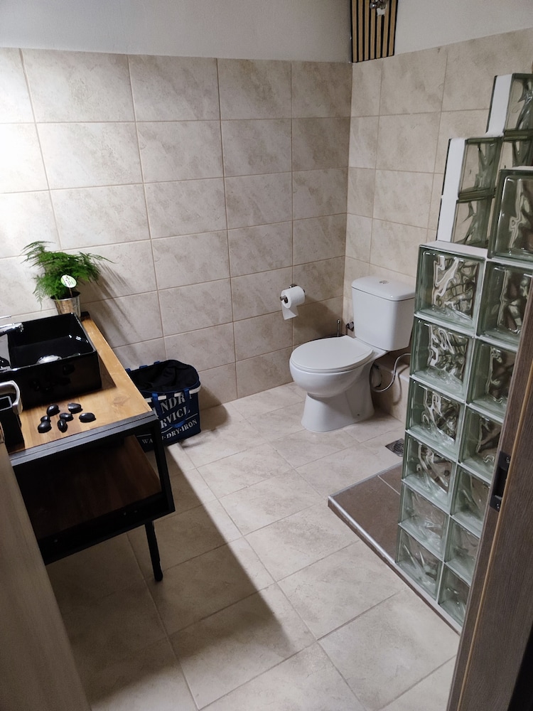 Anchor Suites