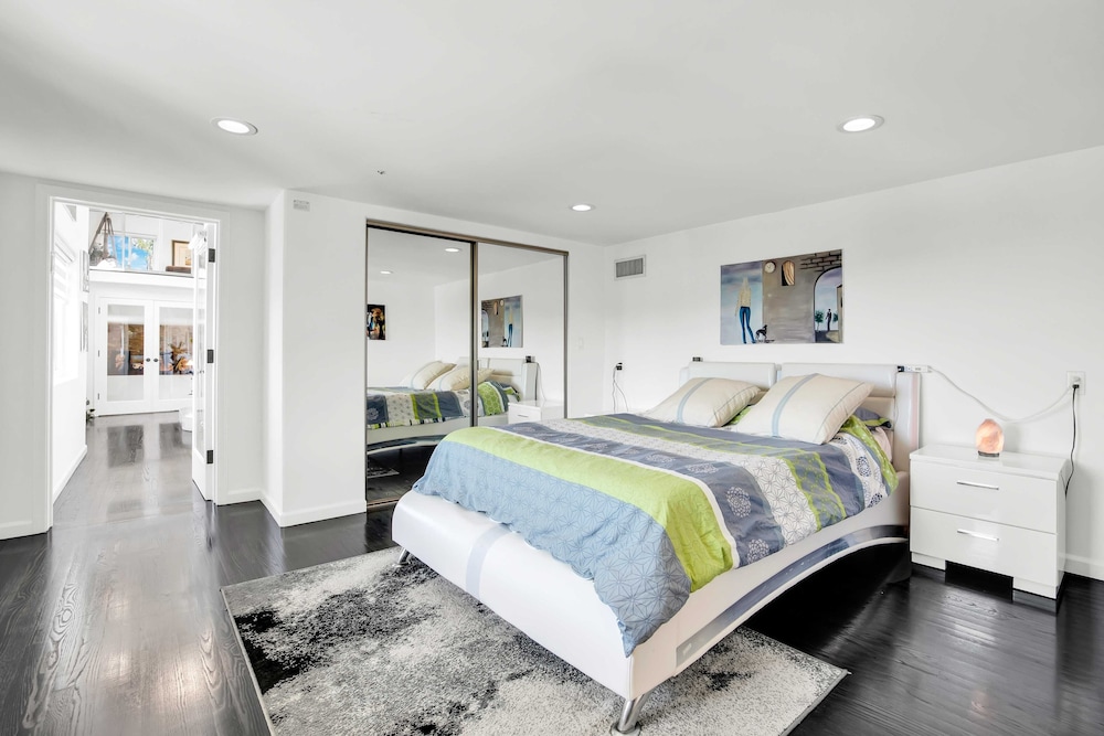 Pacific View by Avantstay Original Artist's Home