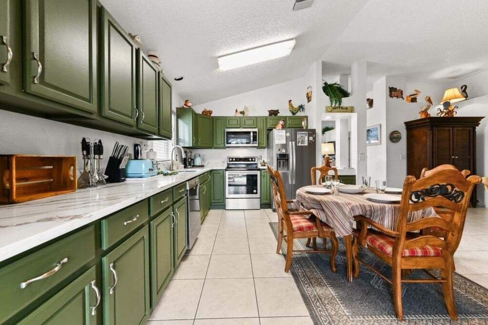 Cozy 3br Home W/ Private Pool Near Disney 3 Bedroom Villa
