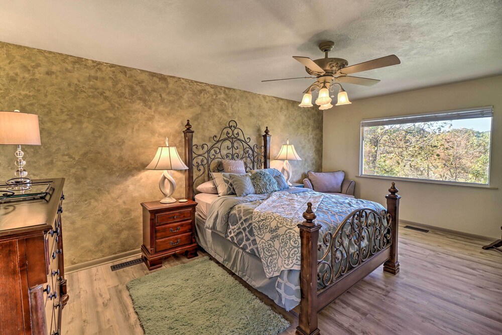 Large Home w/ Games: 4 Mi to Bull Shoals Lake! view 4