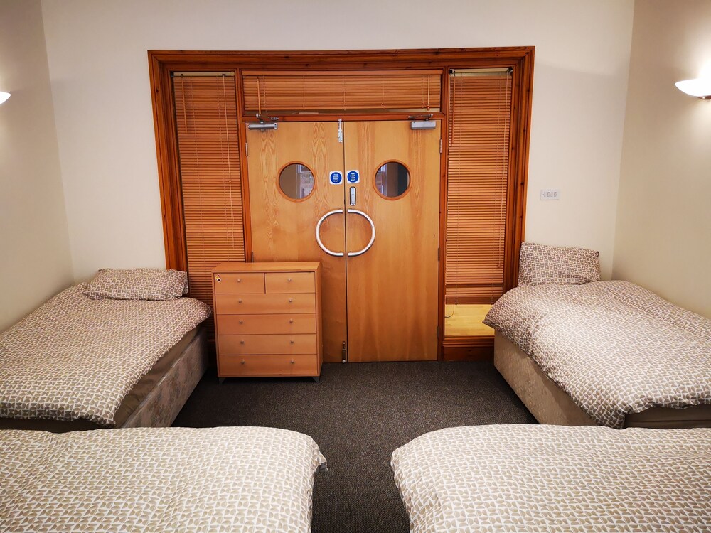 Exchequer Grange - Hostel view 4