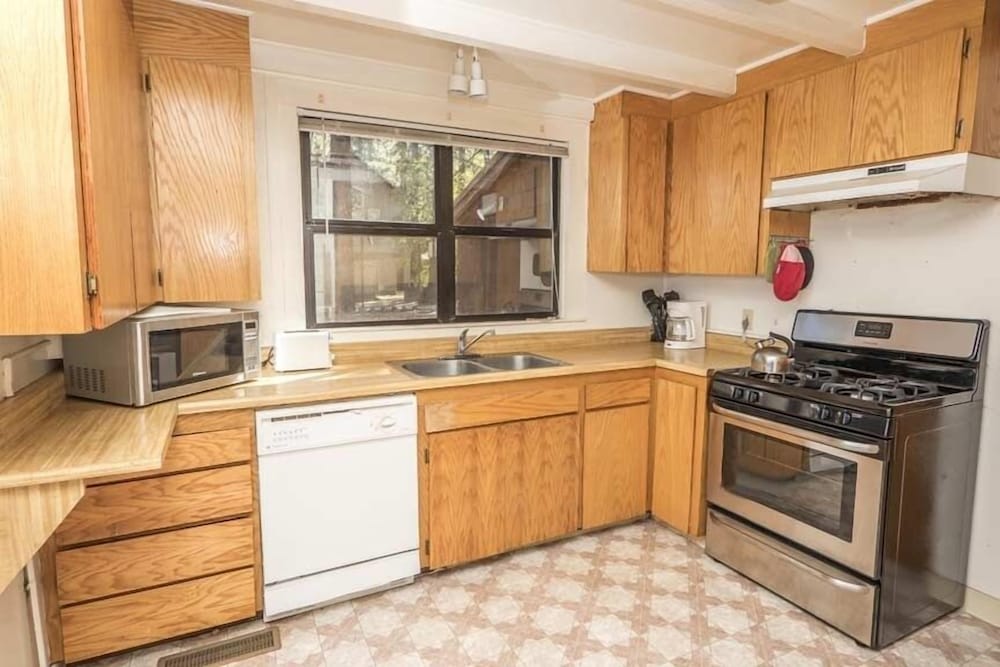 Lake Tahoe Vacations - 3195 Pasadena Avenue 6 Bedroom Home by RedAwning - Property Image 13
