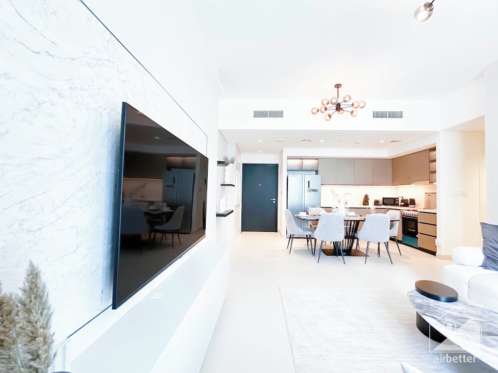 Luxury & Elegance at Burj Crown Downtown