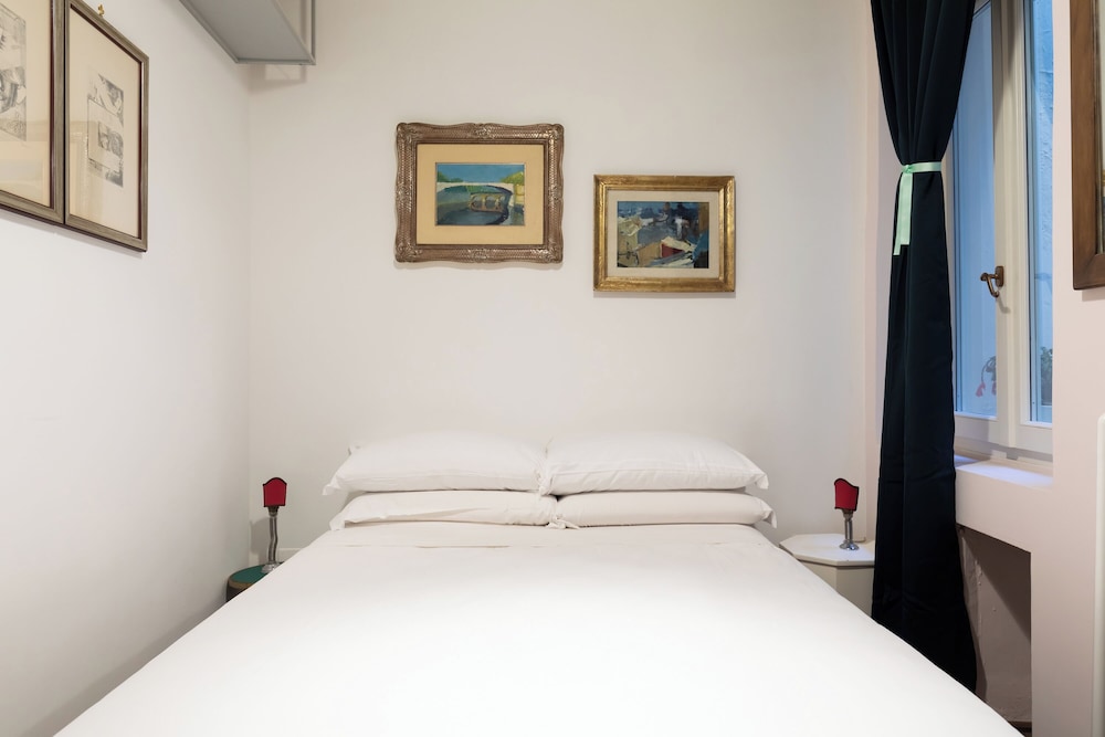 Via Giulia Apartments