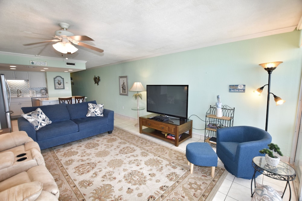 0303 Waters Edge Resort 1 Bedroom Condo by RedAwning view 3