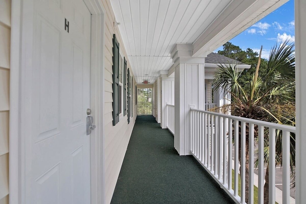 River Oaks 30h 2 Bedroom Condo