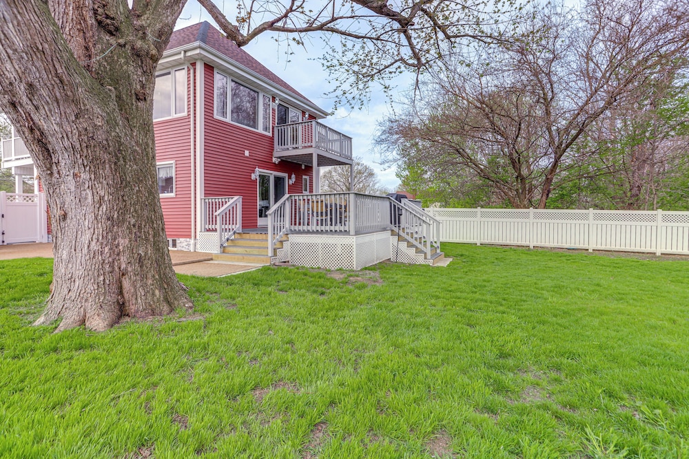 7 Mi to Cedar Point: Retreat w/ Hot Tub & Gazebo