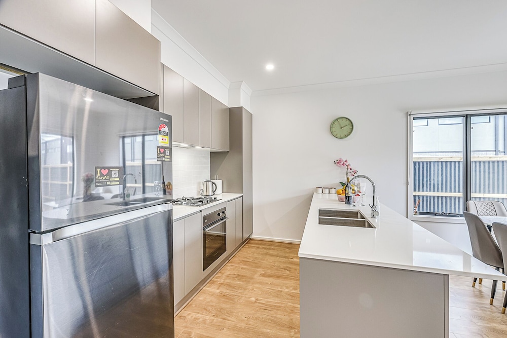 StayAU Fresh Modern 5BR Retreat Netflix in Berwick