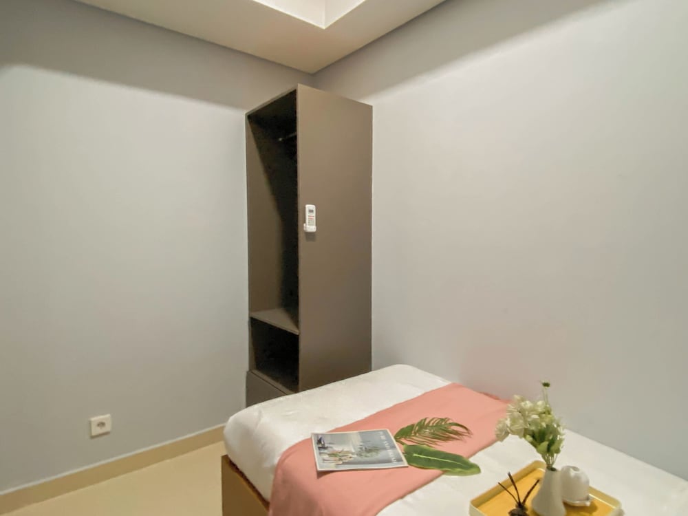Minimalist and Cozy Living 2BR Pollux Chadstone Apartment