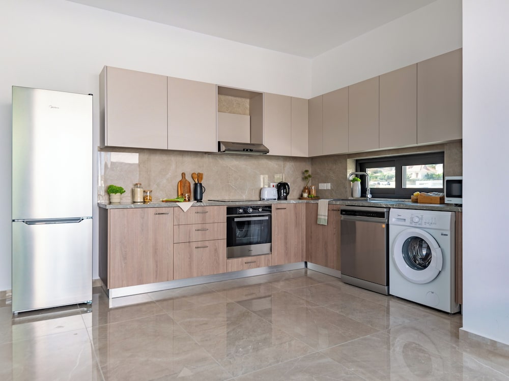 Sanders River Plaza Limassol Apartment