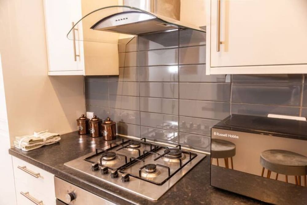 3-Bed Apartment Central London
