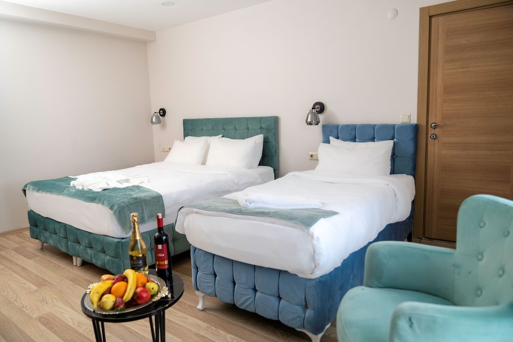 Loss Hotel - Image 47