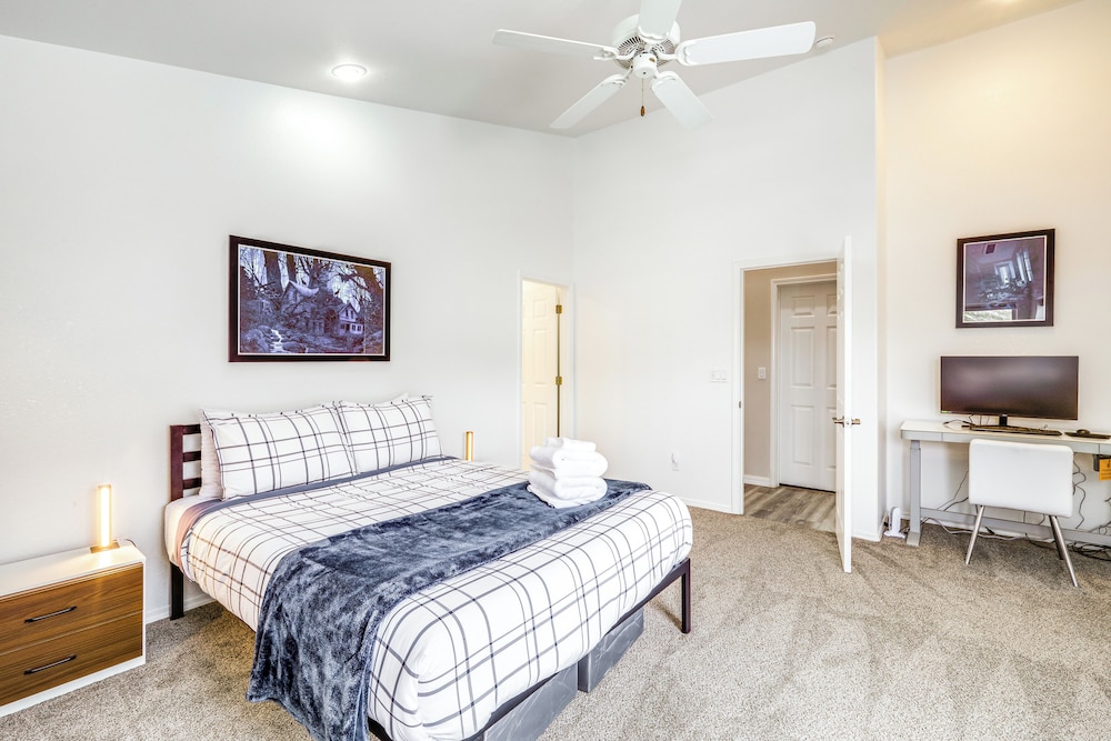 Near Hiking & Golf: Peaceful Home in Flagstaff!