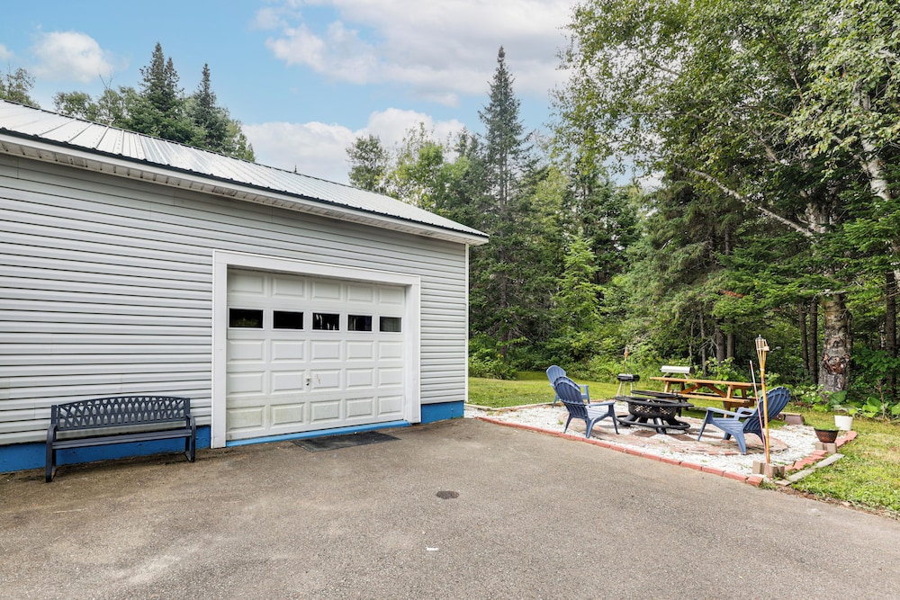 Family-friendly Home w/ Furnish Patio in Crystal!