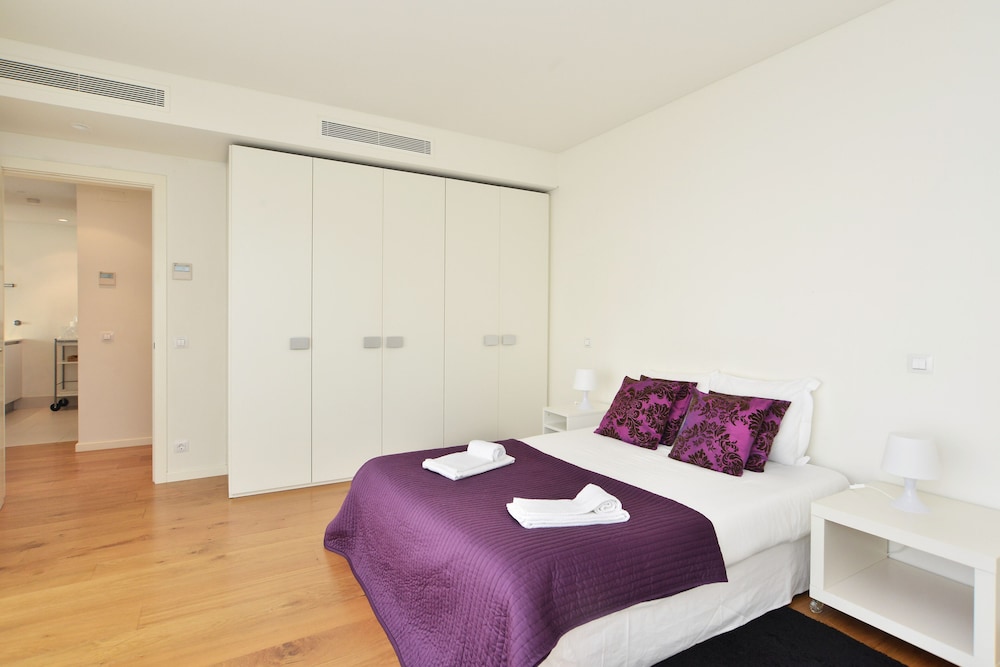 Sunny & Bright Amoreiras Apartment view 4