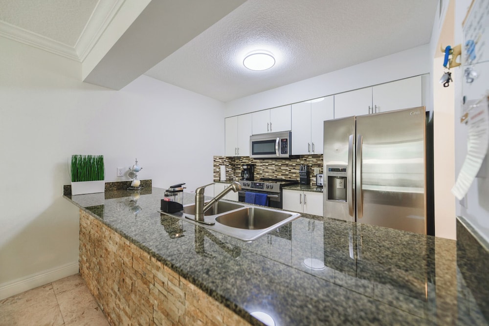 Centric 40thFloor Brickell Condo FREE parking by Palermo Home Miami