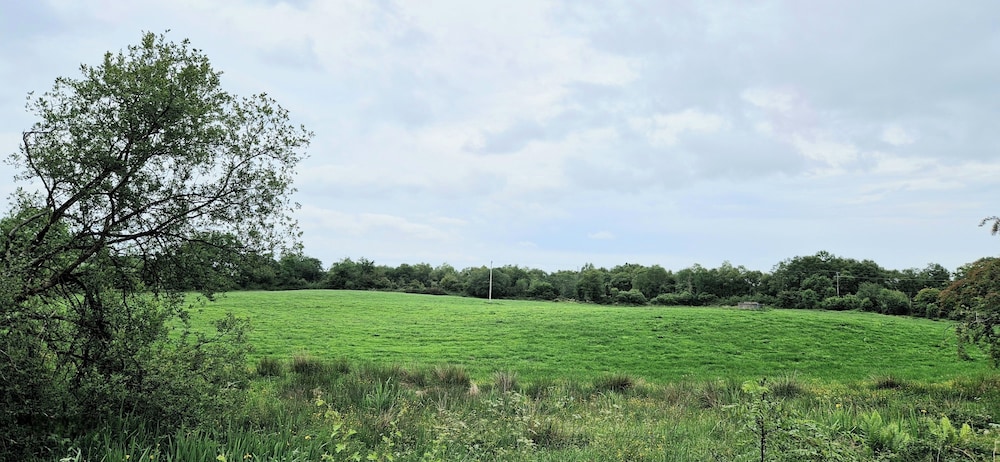 2 Bed Cottage-sleeps 4-private Garden-parking