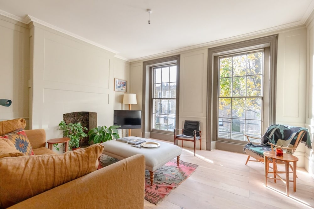 Spacious & Elegant 2BD Victorian Flat - Islington!