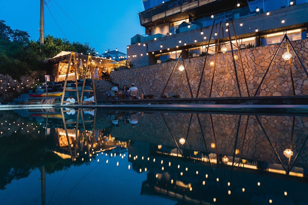 Dalian Sishi Jingyu Beach Resort Hotel