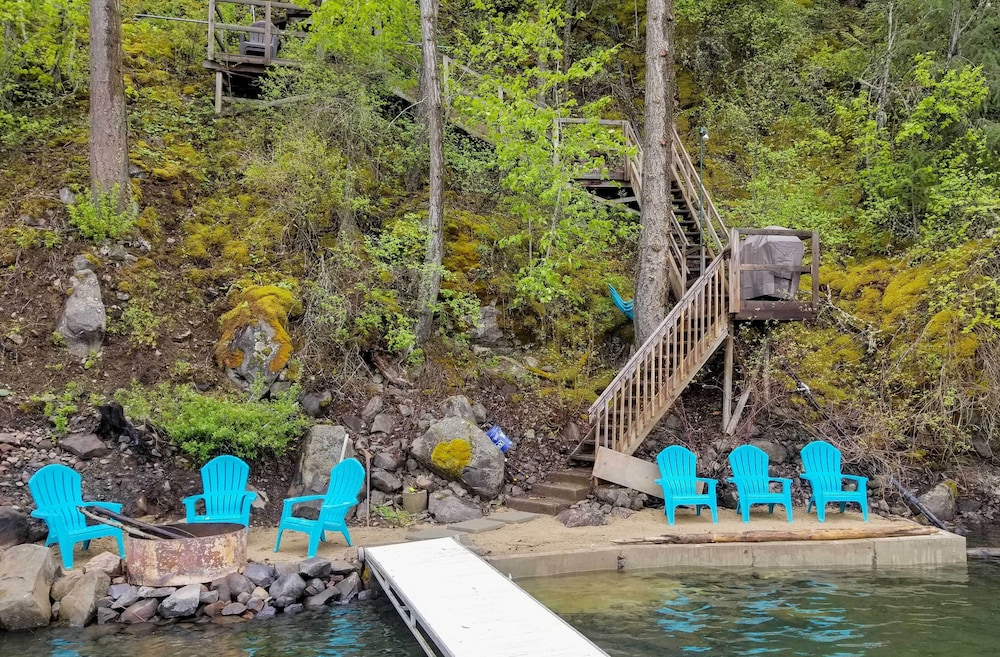 South Lake Coeur D'alene Home w/ Dock & Kayaks! view 5