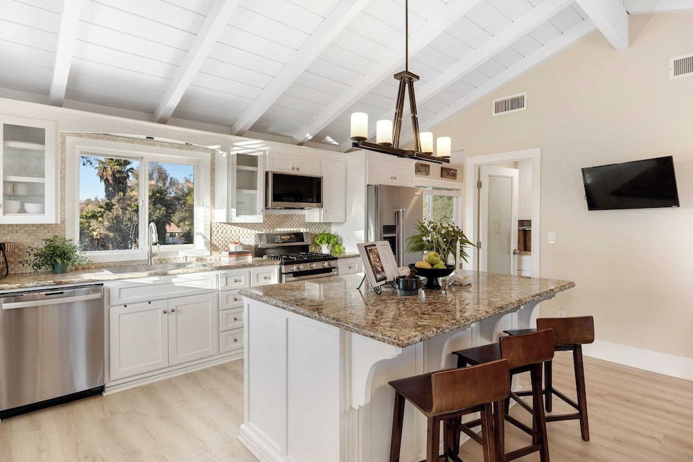 Bordeaux by Avantstay Private Pool, Hot Tub & Game Room Near Temecula