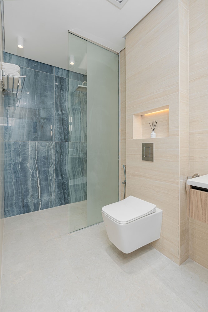 Spacious & Luxurious Flat in Almughrizat