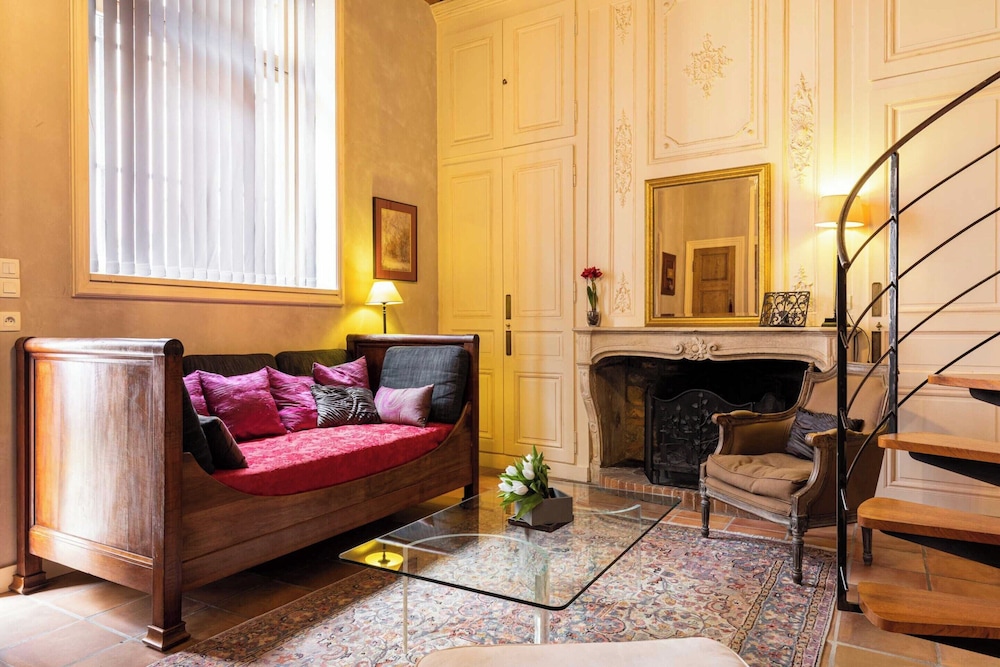 Dify Tour Rose - Vieux Lyon