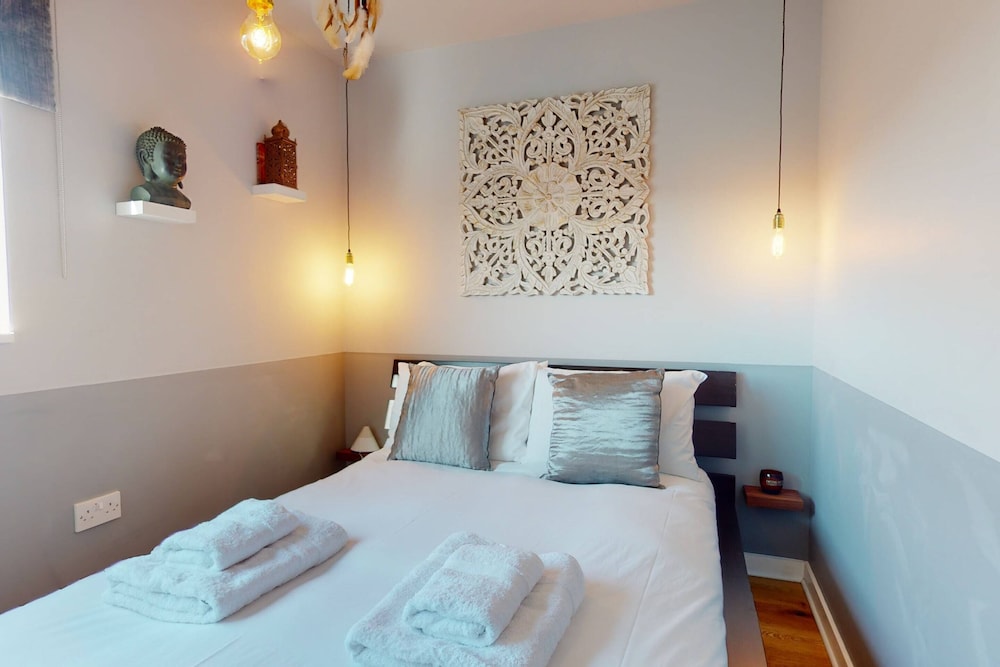 Modern, Cosy Apartment On Vibrant Deptford High Street view 5