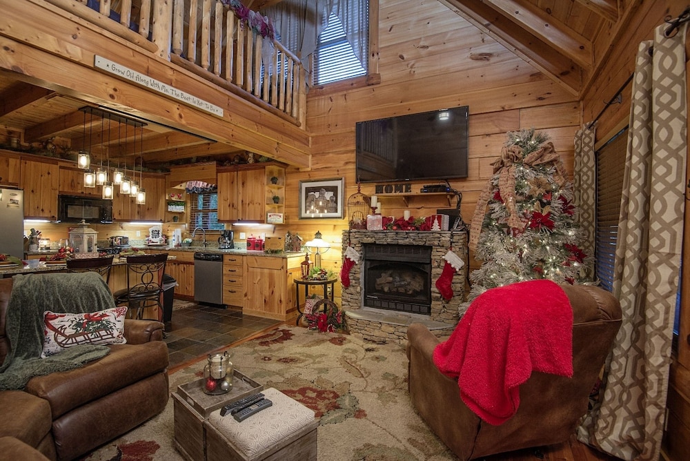 Liam's Retreat - 2 Bedroom with GameRoom just minutes away from Pigeon Forge 2 Cabin by RedAwning view 4