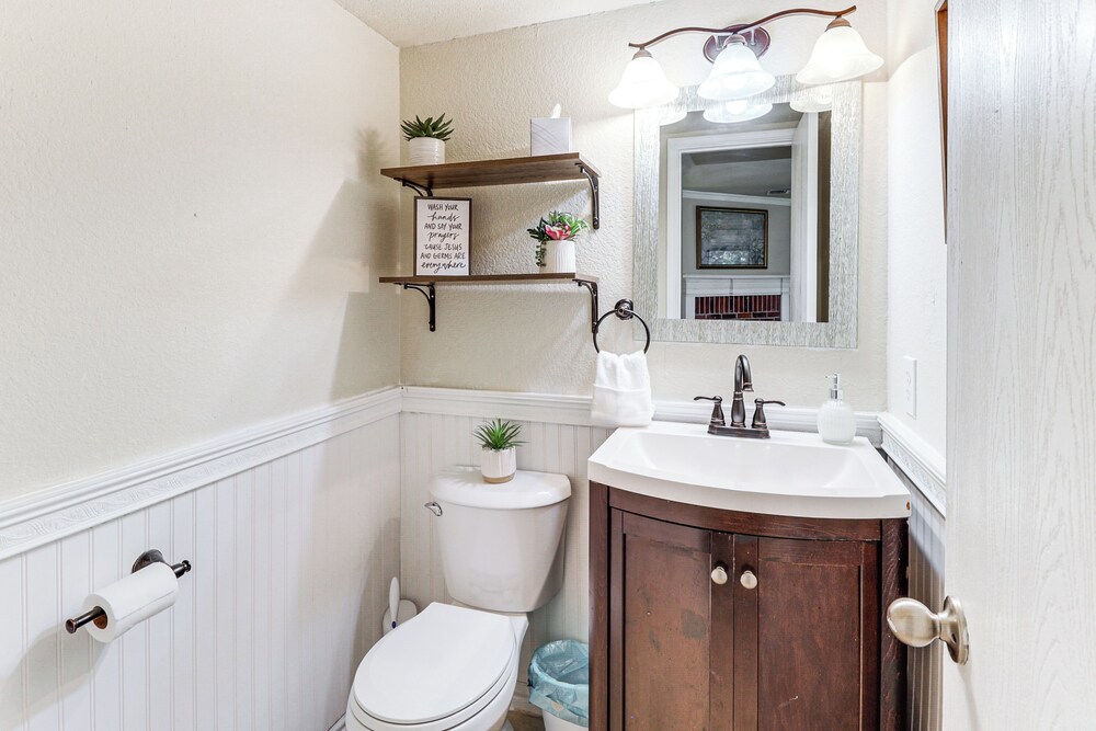 Near At&t Stadium & Six Flags: Texas Family Home!