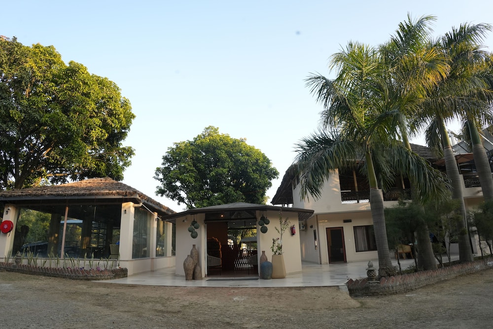 3 Acres Resort