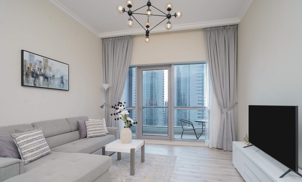 Chic Marina View Living in a Two Bedroom photo 2
