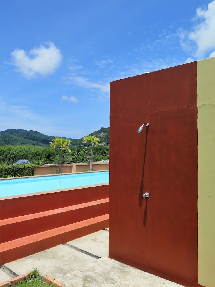 Chaofa West Suites