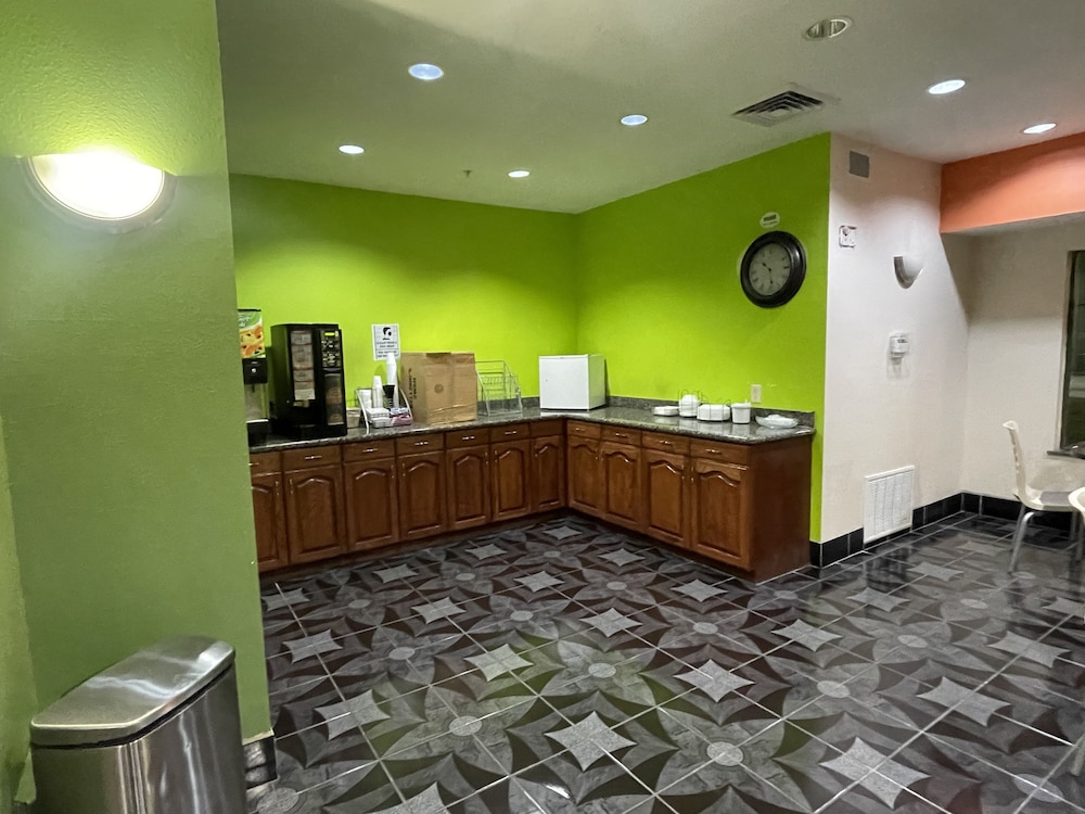 Belleza Inn  Suites Humble - FM 1960 - Property Image 10