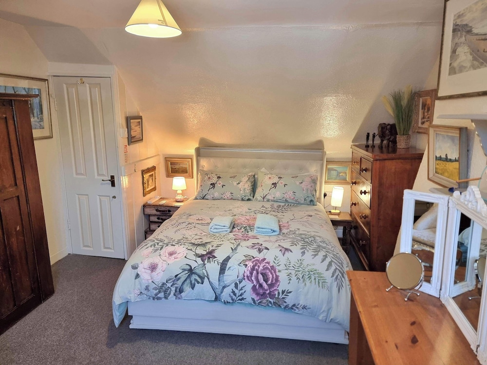 Canterbury - Sleeps 7 - Pet-friendly With Garden