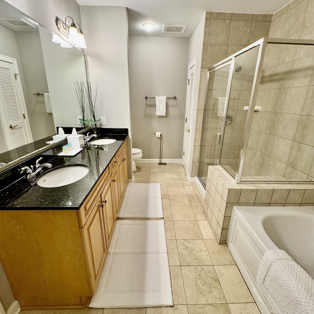 Oceanview Condo With Amenities, 703 Royale Palms 2 Bedroom Condo